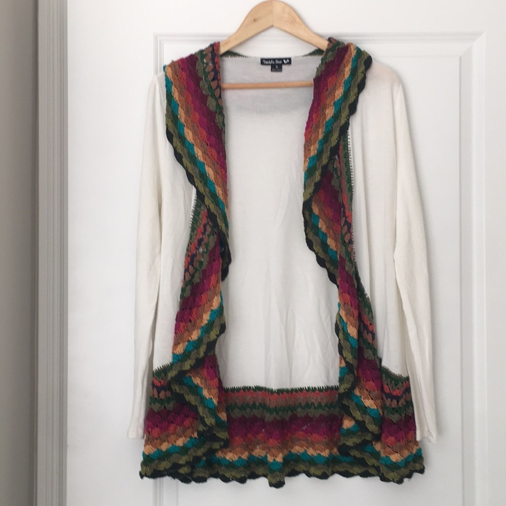 Colorful detail lightweight sweater